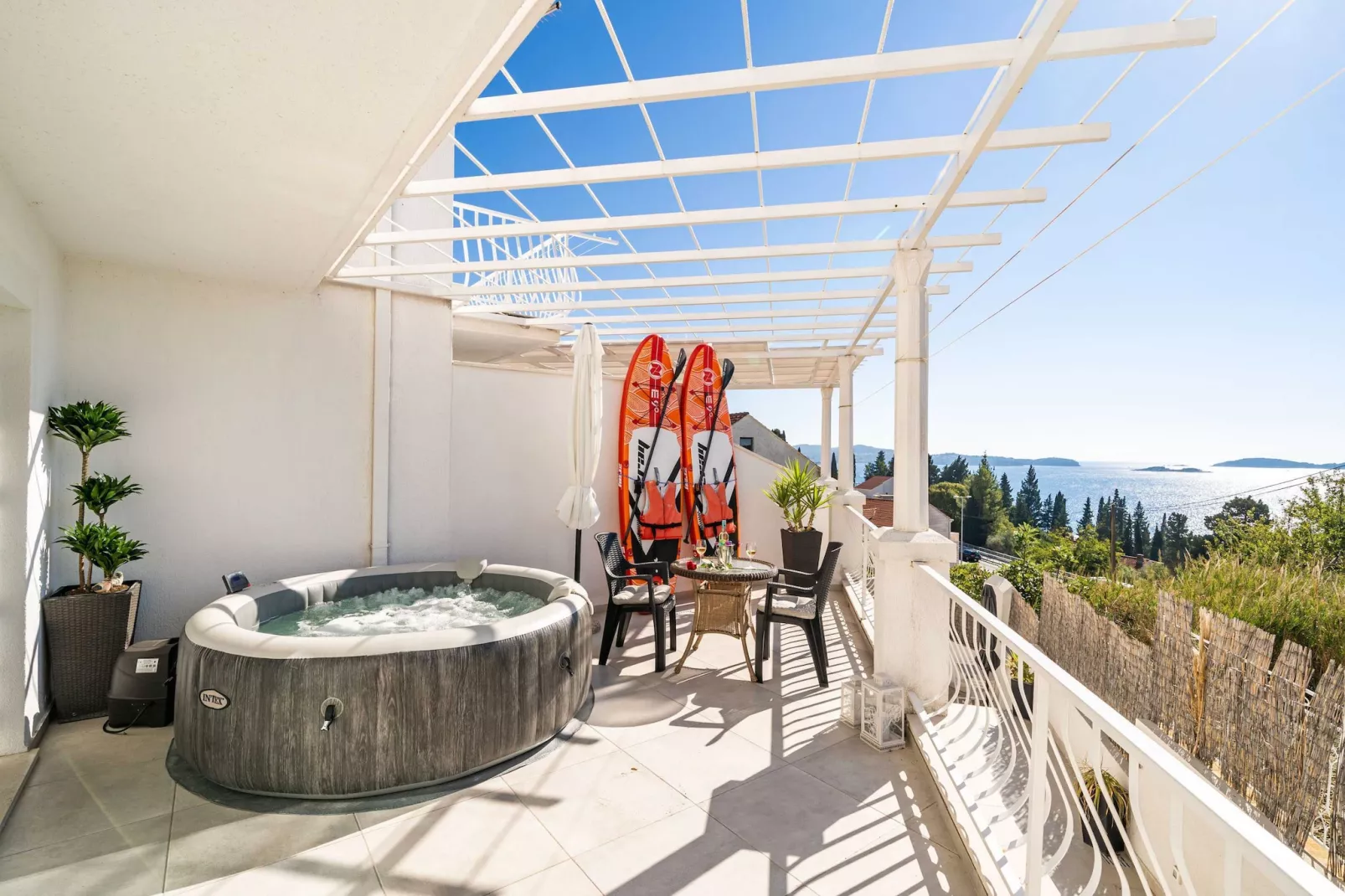 Apartments Blažević - Comfort Two Bedroom Apt with Hot Tub and Sea View-Terrasse
