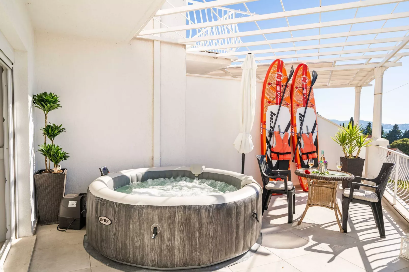 Apartments Blažević - Comfort Two Bedroom Apt with Hot Tub and Sea View-Terrasse