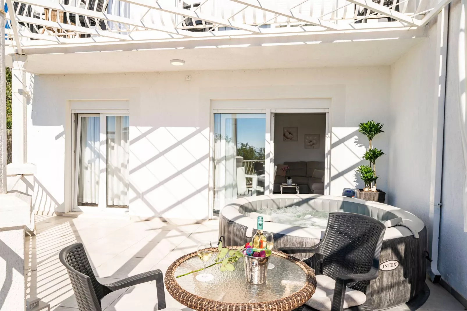 Apartments Blažević - Comfort Two Bedroom Apt with Hot Tub and Sea View-Terrasse