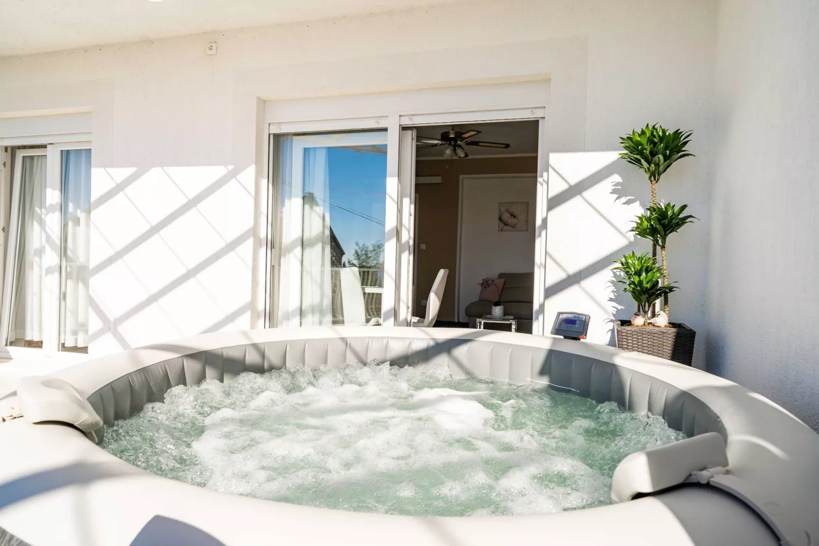 Apartments Blažević - Comfort Two Bedroom Apt with Hot Tub and Sea View-Terrasse