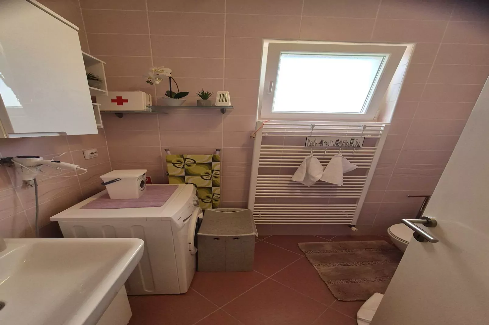 Apartment Josip - One Bedroom apartment-Bathroom