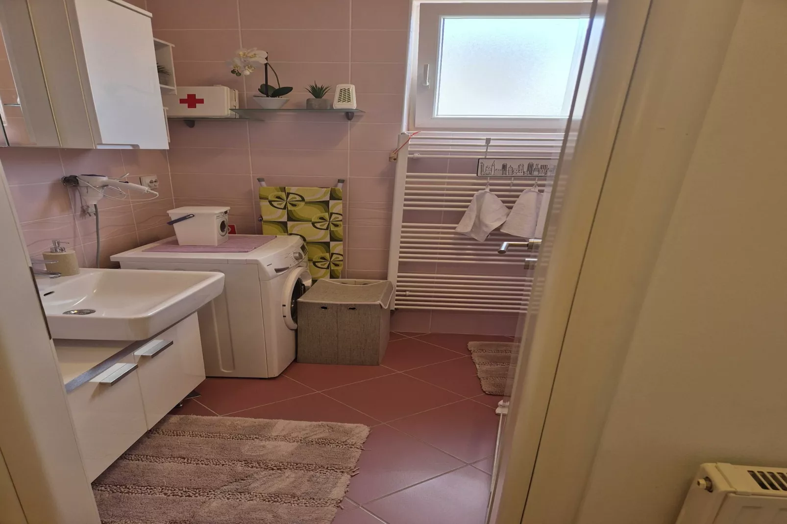 Apartment Josip - One Bedroom apartment-Bathroom