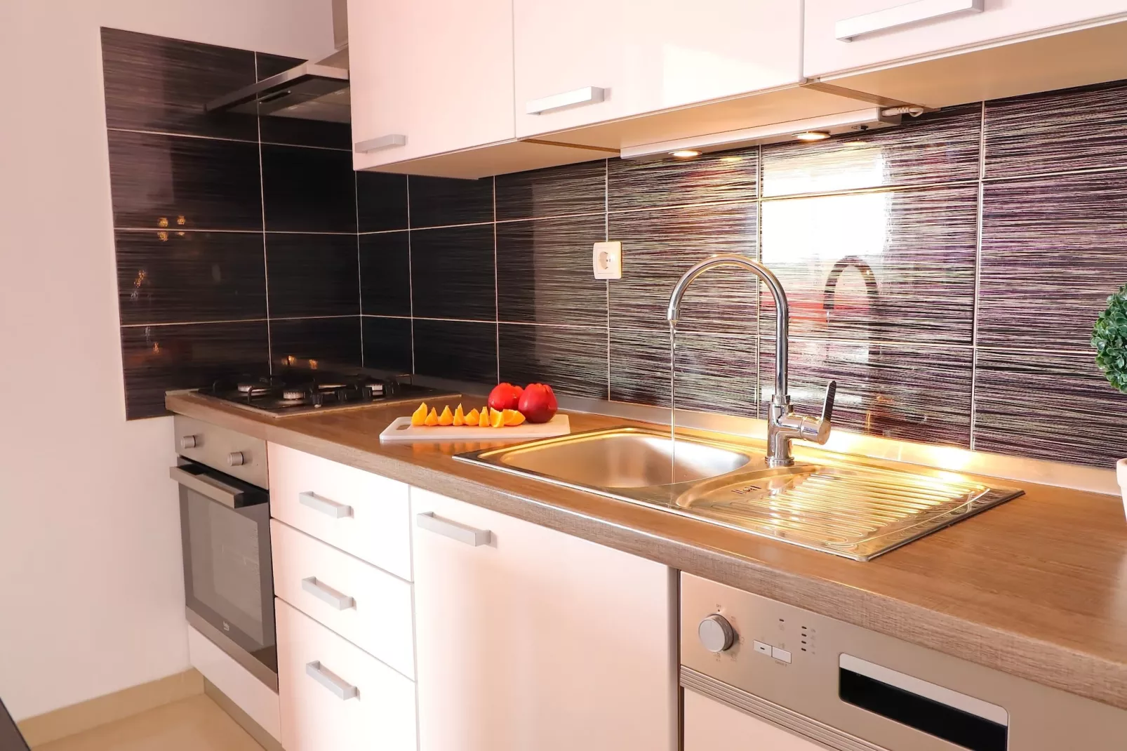 Holiday Home Adriatic View-Two Bedroom Apartment with Terrace and Sea View-Cuisine