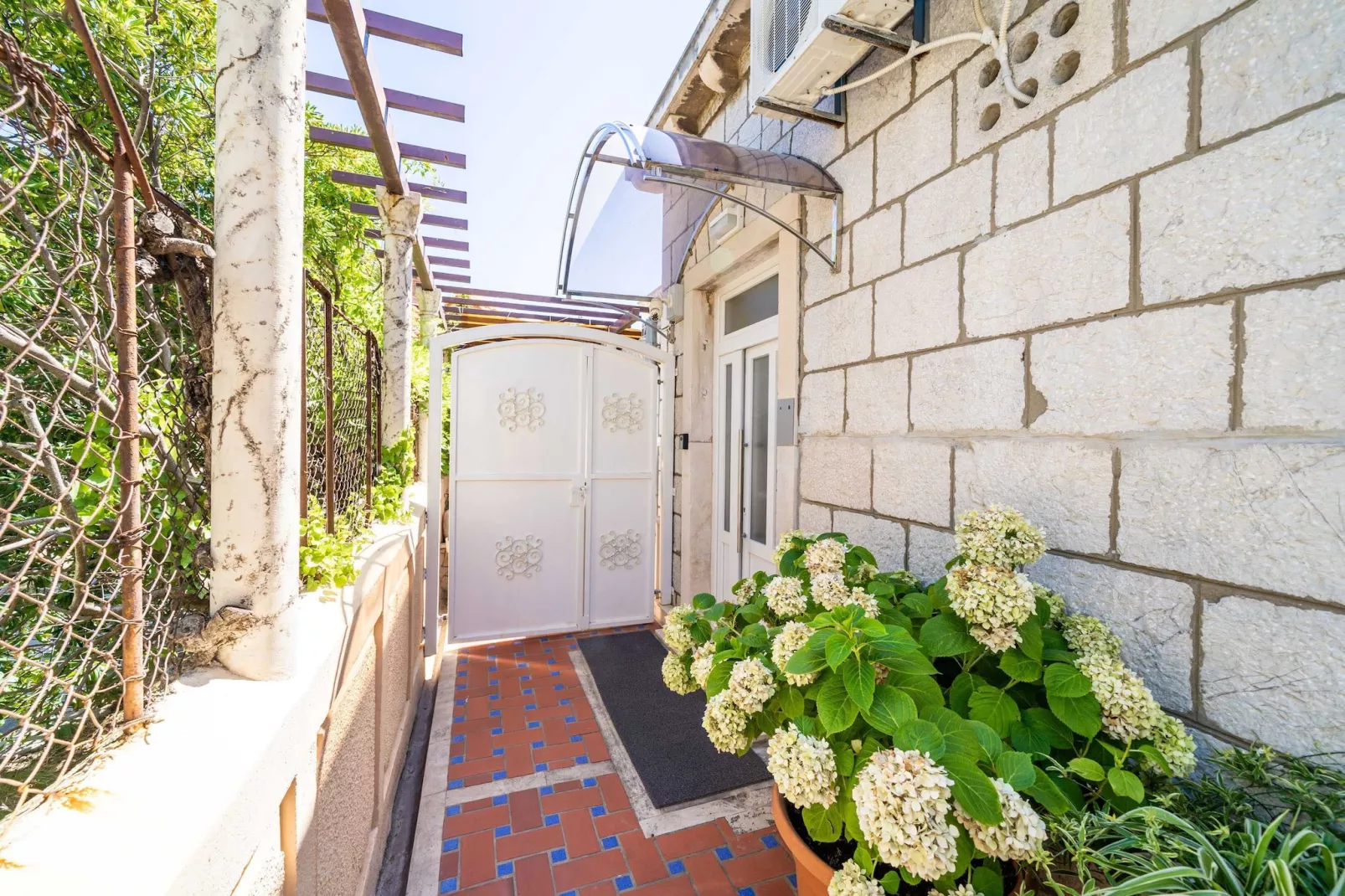 Rooms Nina - Double or Twin room with shared terrace - 1-Facilities