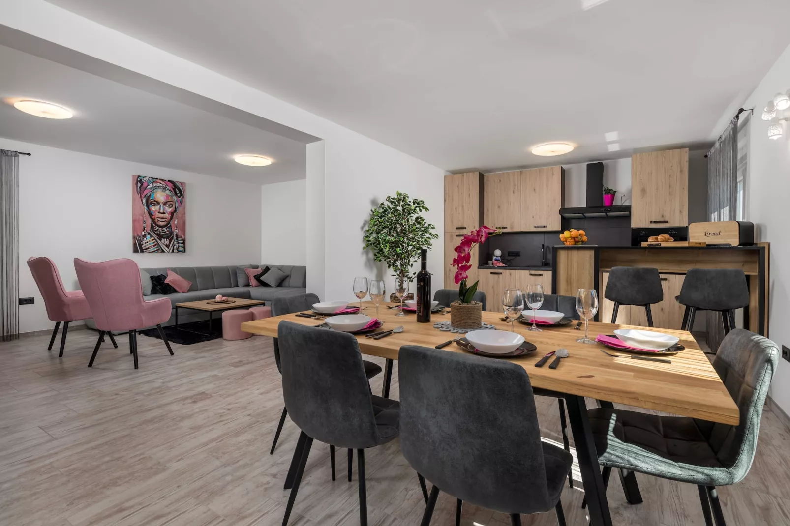 Villa Lemily - Five Bedroom Villa with Swimming Pool-Dining room