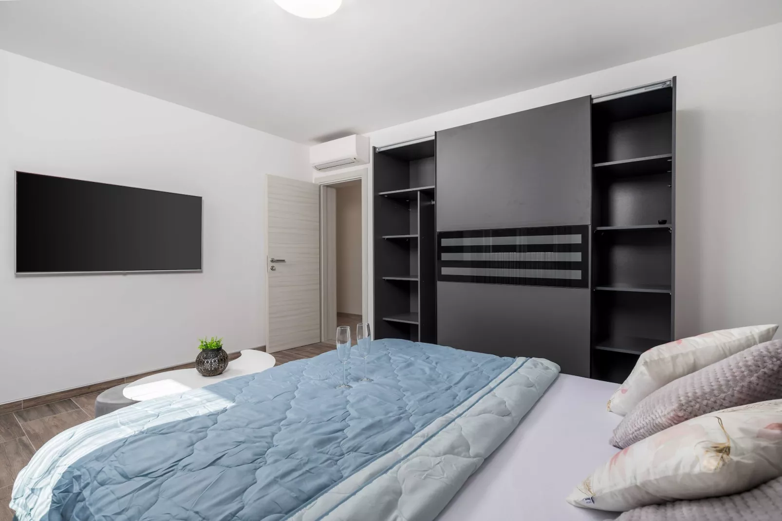 Villa Lemily - Five Bedroom Villa with Swimming Pool-Bedroom