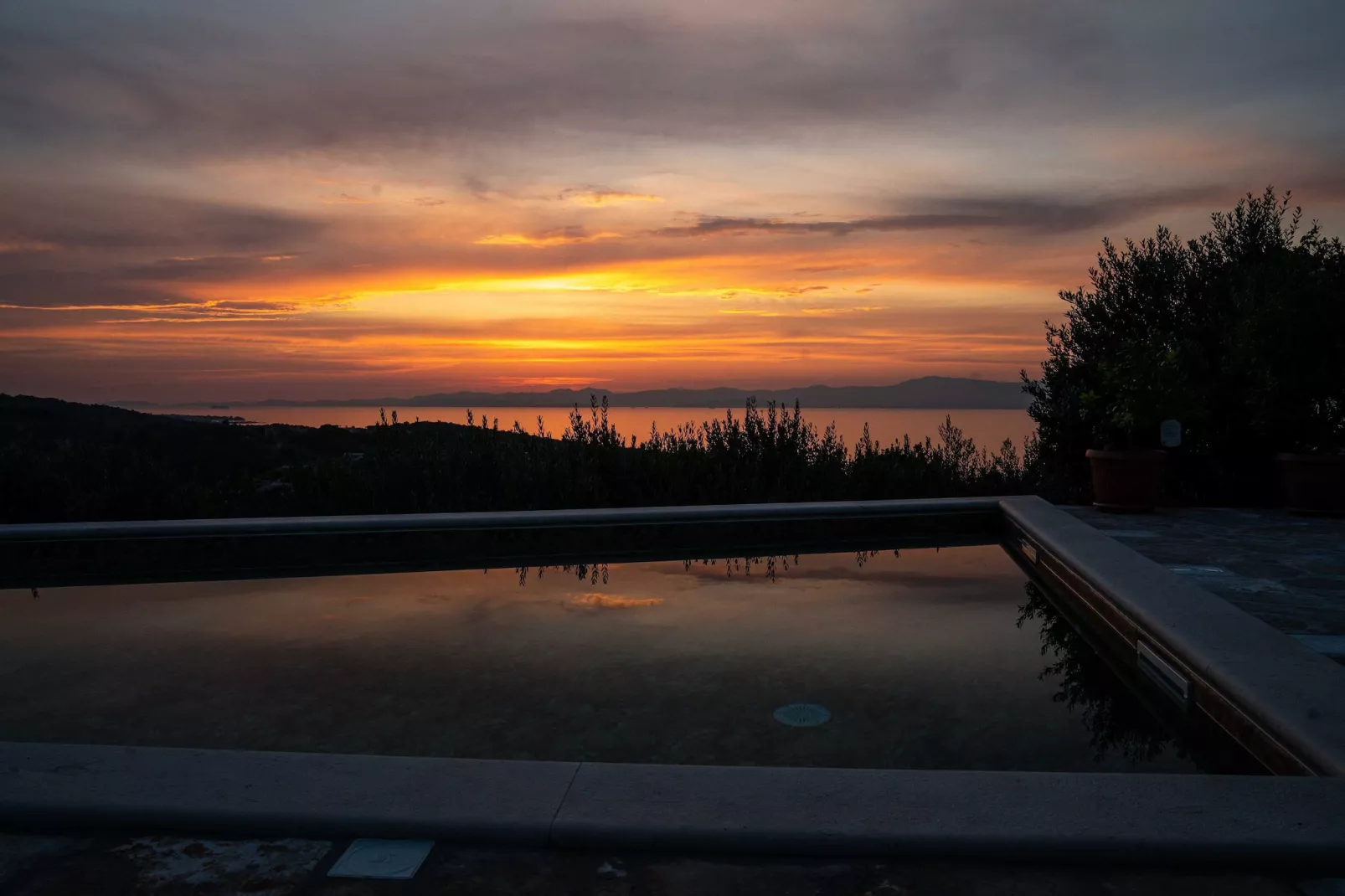 Villa Roza - One Bedroom Villa with Swimming Pool-Outdoor