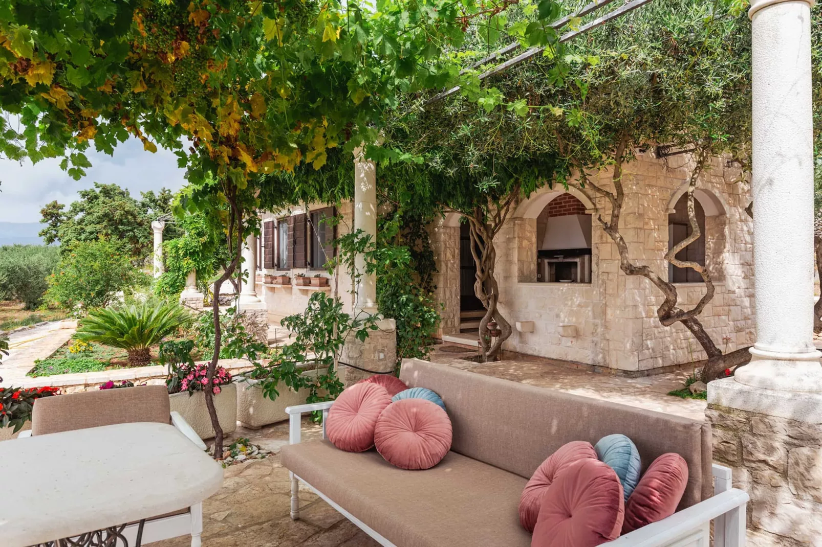 Villa Roza - One Bedroom Villa with Swimming Pool-Outdoor