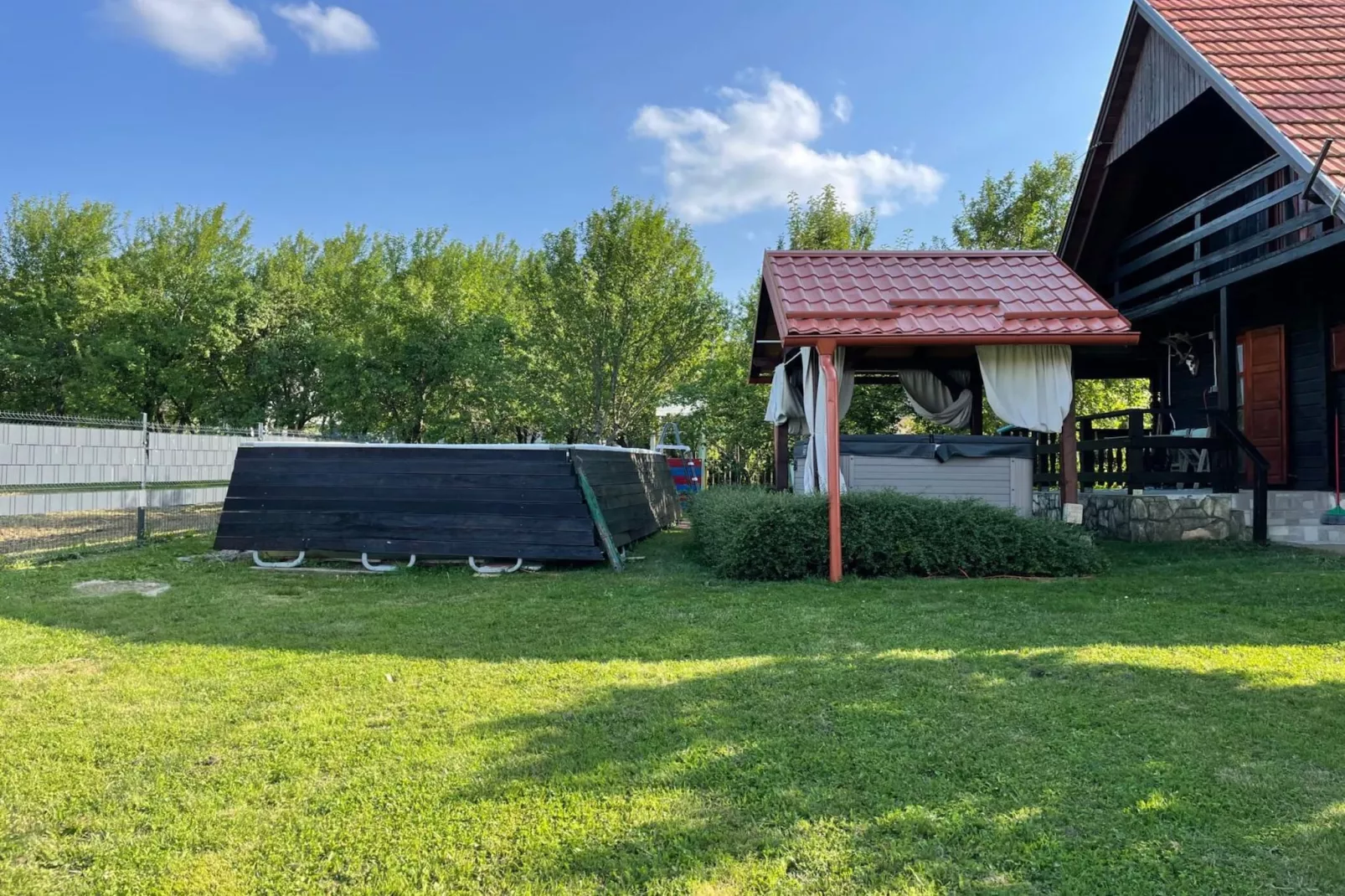 Tetina Kuća - Two Bedroom Holiday Home with Terrace-Gardens summer