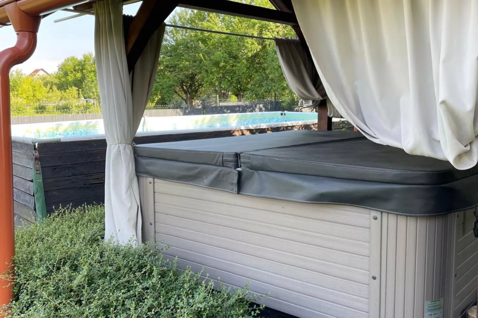 Tetina Kuća - Two Bedroom Holiday Home with Terrace-Pool