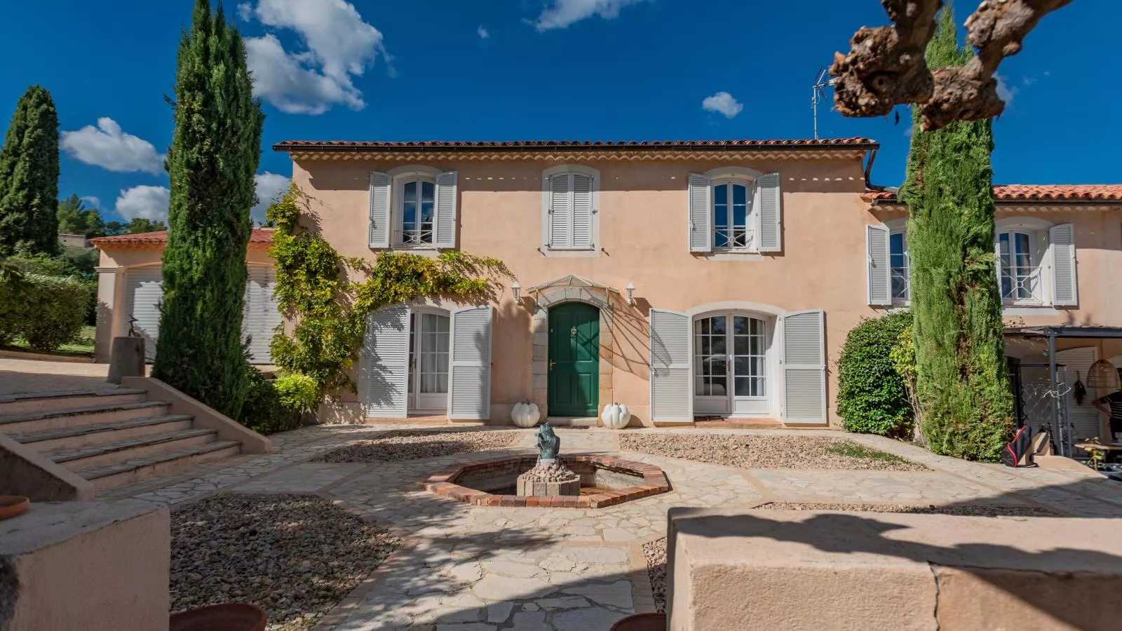 Mas de la Peirouard-Exterior summer