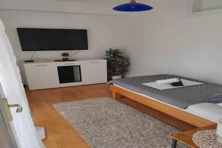 Apartment Alba - Three Bedroom Apartment with Loggia-Chambre
