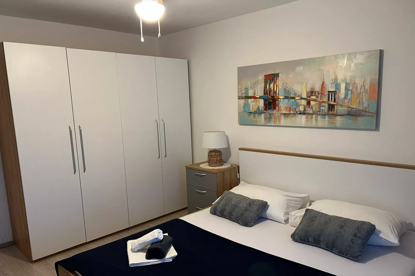 Apartment Alba - Three Bedroom Apartment with Loggia-Chambre