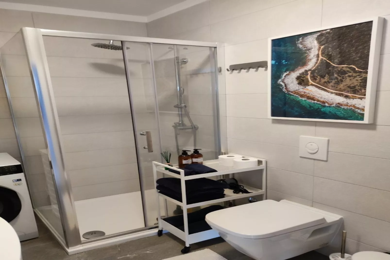 SALT Apartment - One Bedroom Apartment with Terrace and Sea View-Bathroom