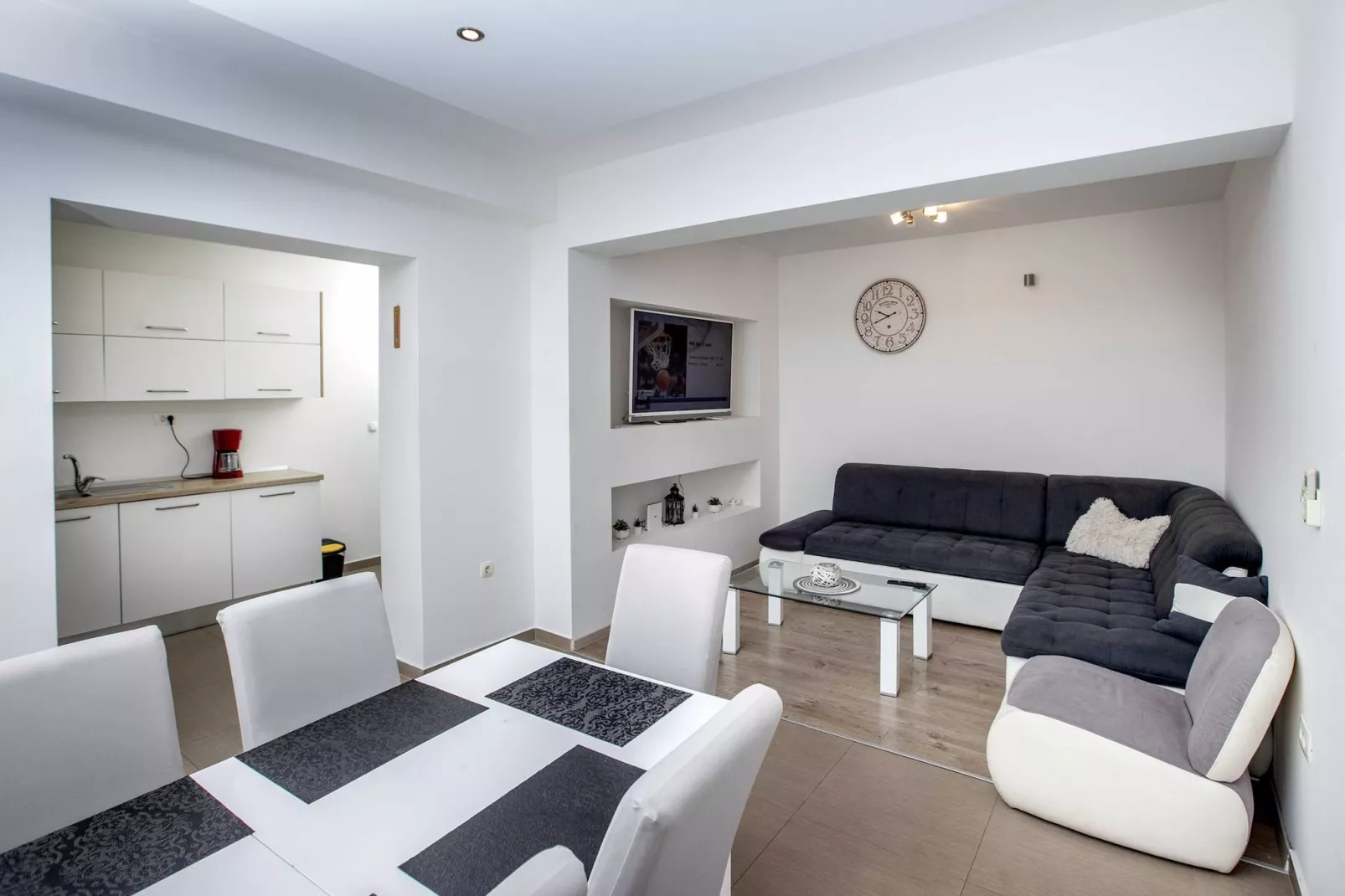 Apartment Villa Andelka- Three Bedroom Apartment with Swimming Pool-Salon
