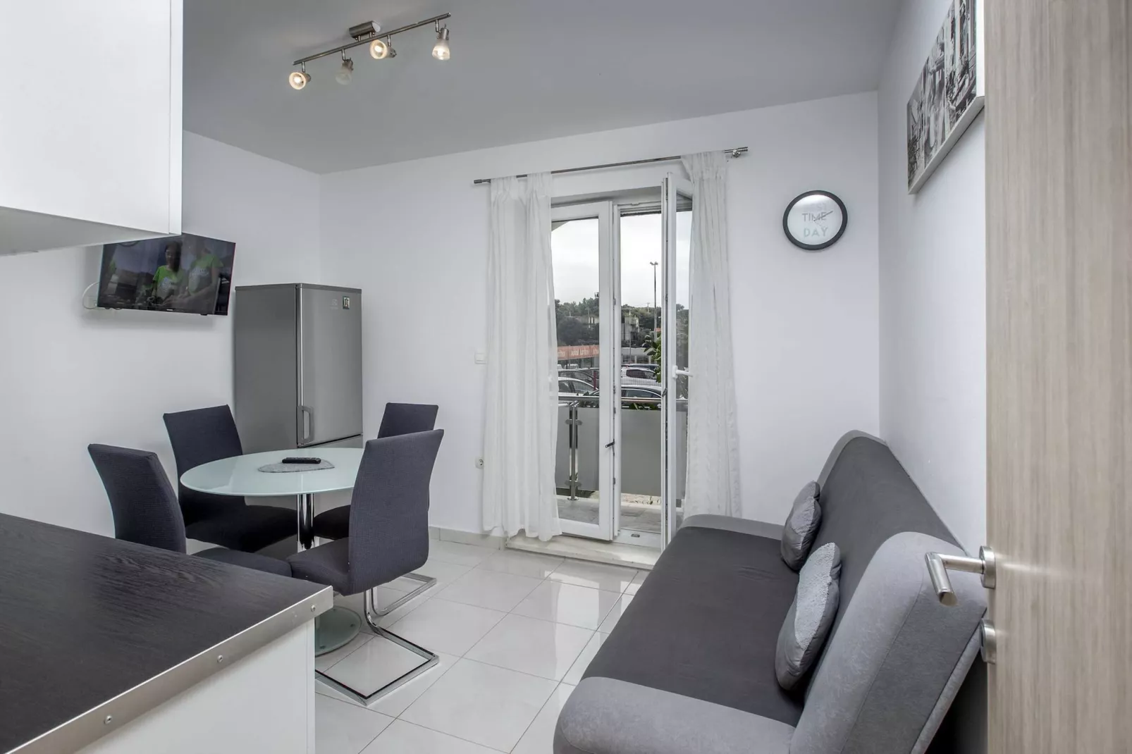 Apartment Villa Andelka- Three Bedroom Apartment with Swimming Pool-Cuisine