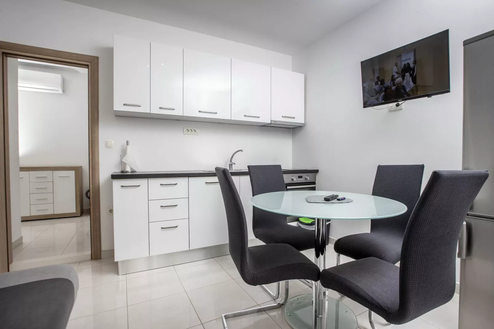 Apartment Villa Andelka- Three Bedroom Apartment with Swimming Pool-Cuisine