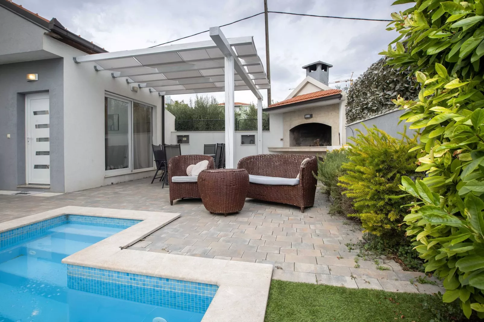 Apartment Villa Andelka- Three Bedroom Apartment with Swimming Pool-Piscine