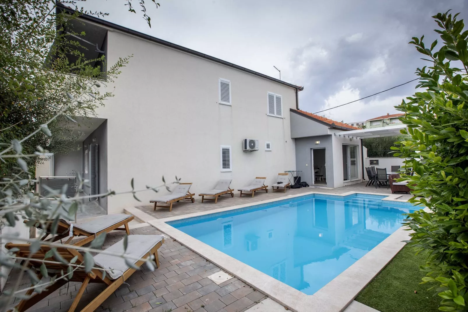 Apartment Villa Andelka- Three Bedroom Apartment with Swimming Pool-Piscine