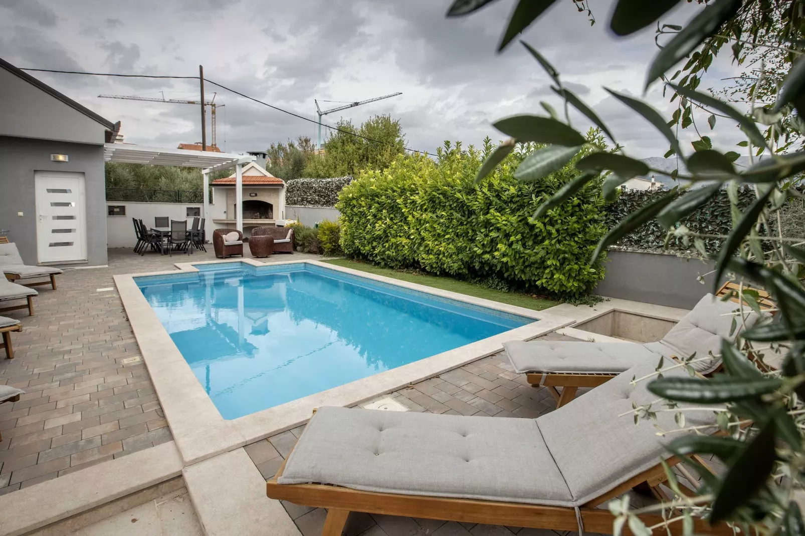 Apartment Villa Andelka- Three Bedroom Apartment with Swimming Pool-Piscine