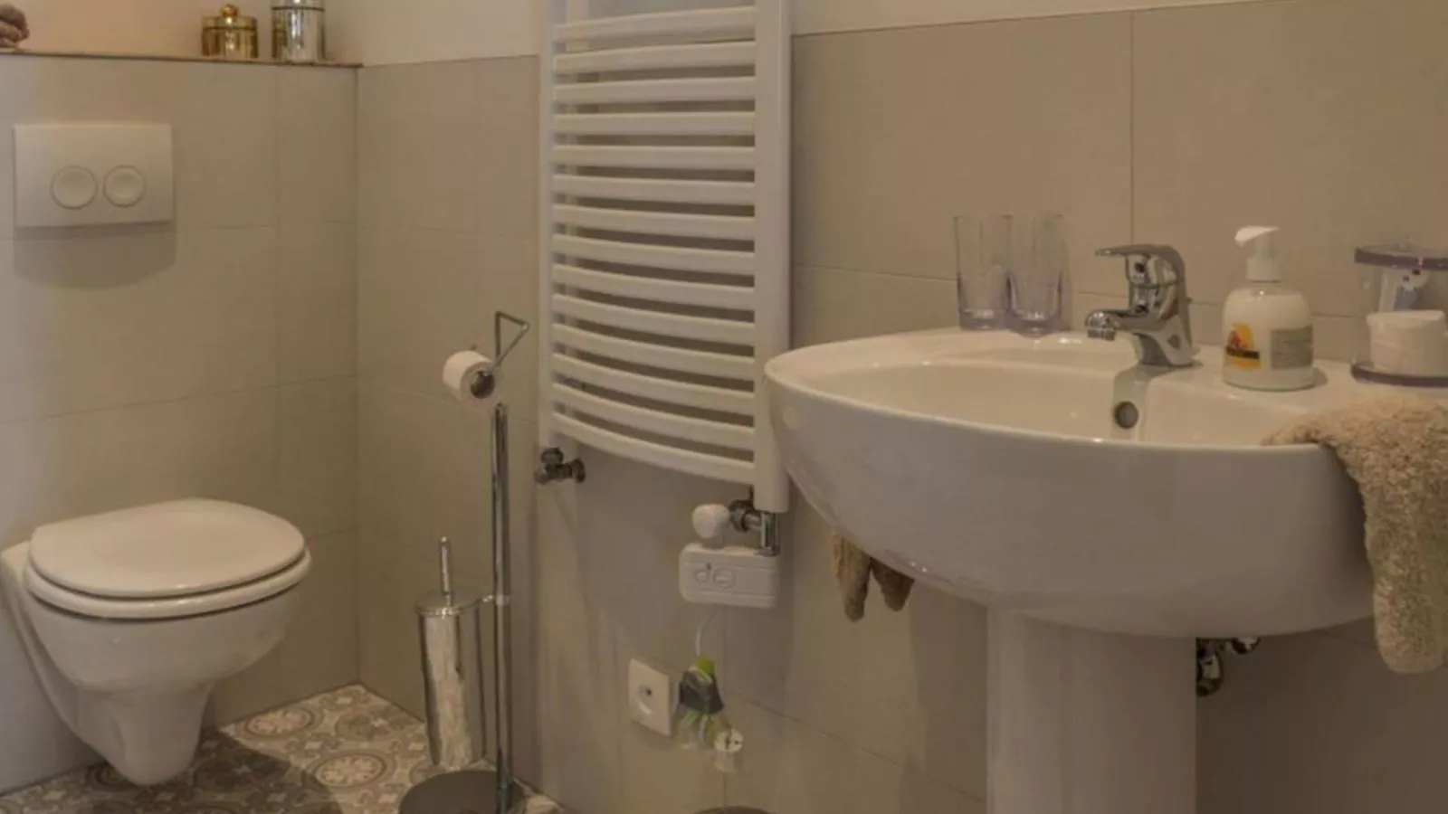 Gîtes de La Maison du Bonnesheur-Bathroom