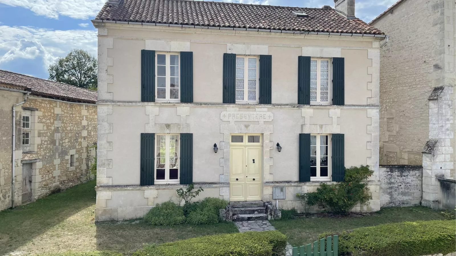 Gîtes de La Maison du Bonnesheur-Exterior summer