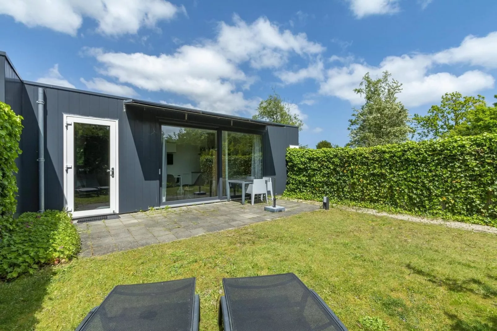 Suite Uitwaayer-Exterior summer