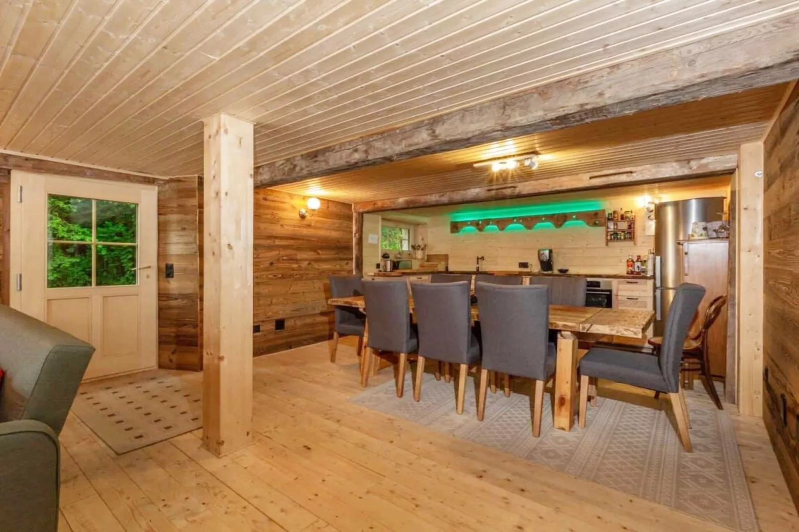 Heidi Chalet-Dining room