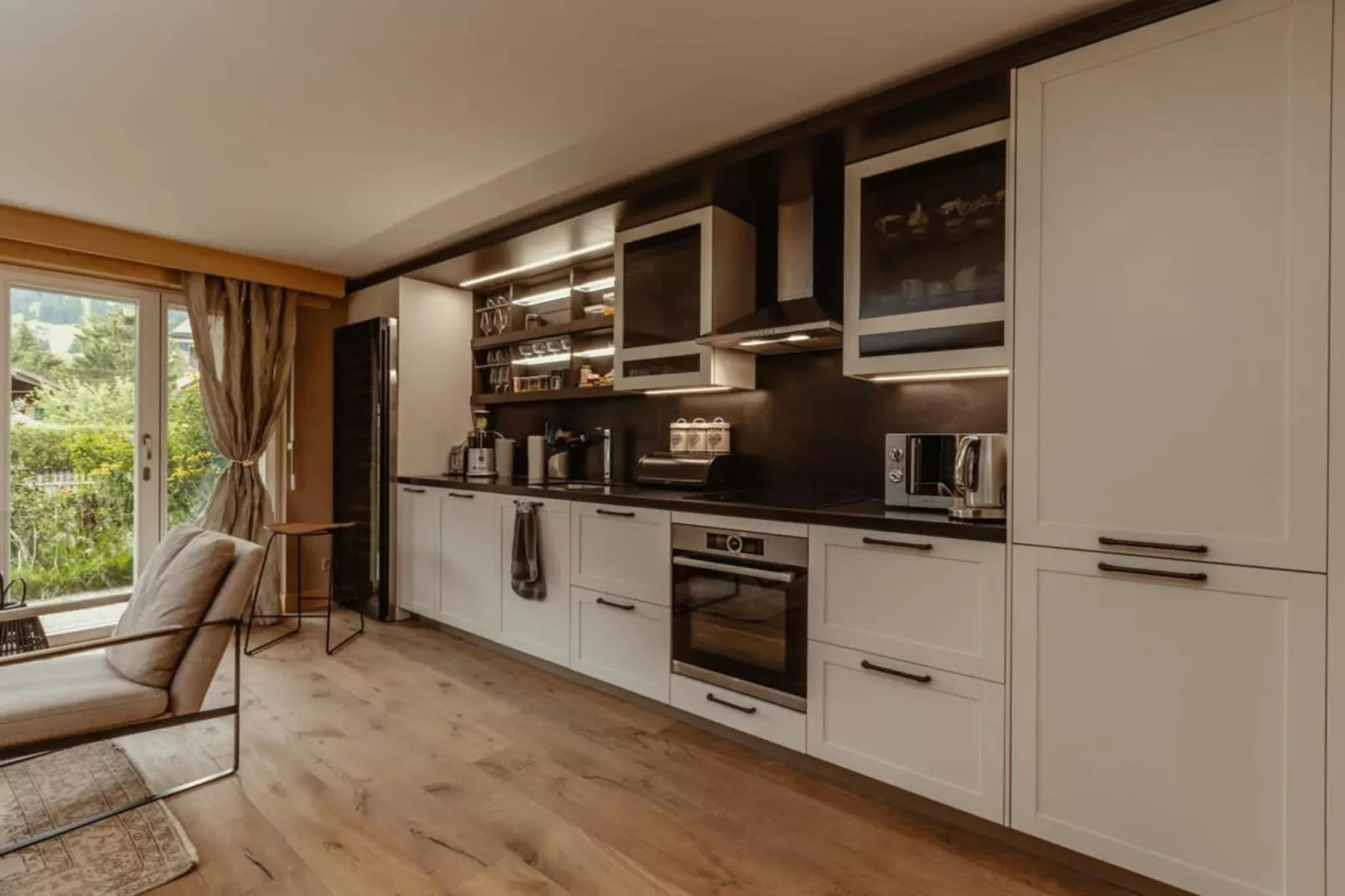 Gstaad Luxurious flat with terrace & stunning views-Kitchen