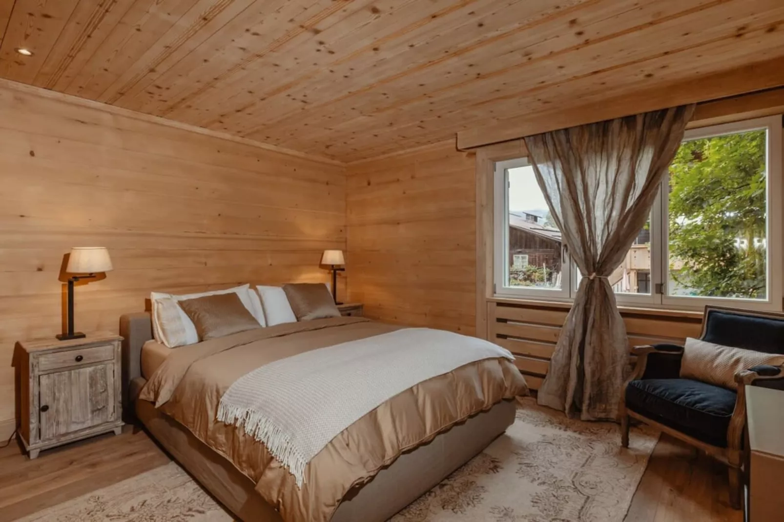 Gstaad Luxurious flat with terrace & stunning views-Bedroom