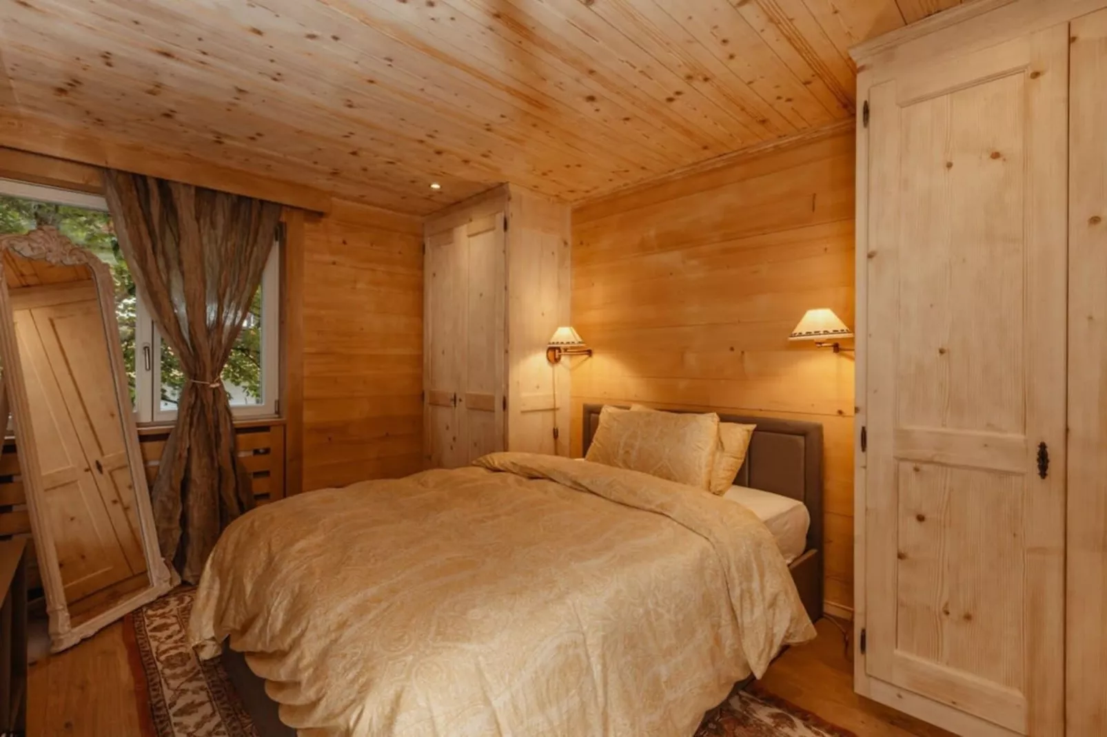 Gstaad Luxurious flat with terrace & stunning views-Bedroom