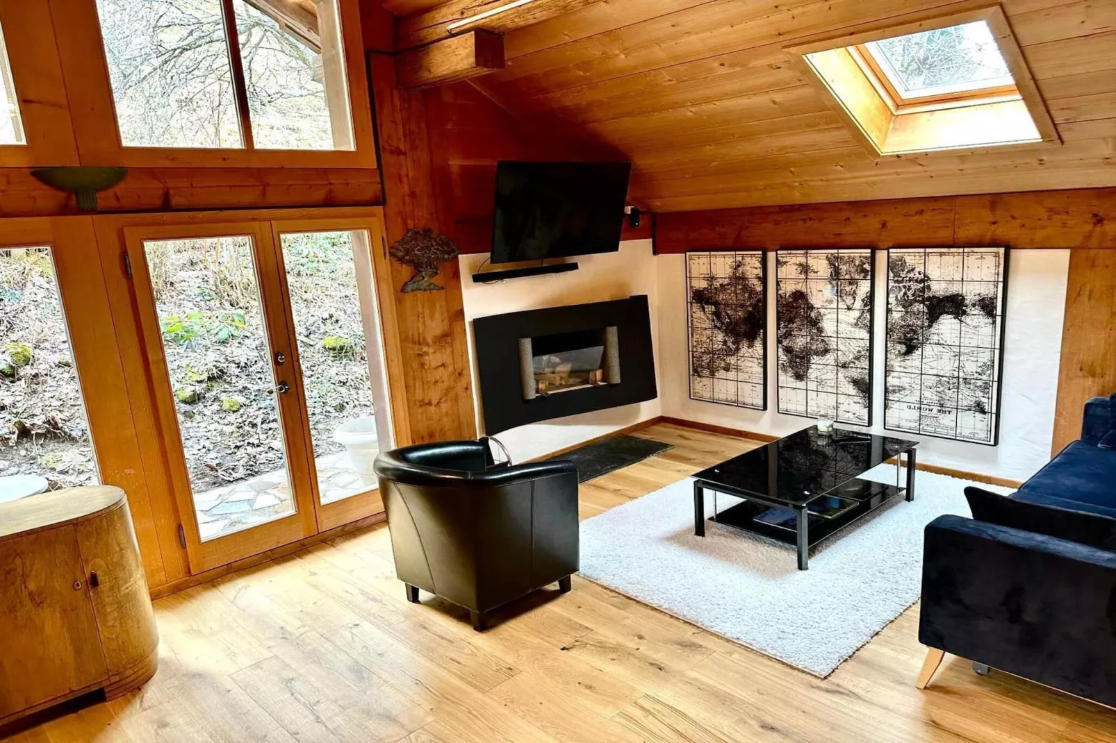 Gstaad Paradise View Chalet with Outdoor Jacuzzi-Living room