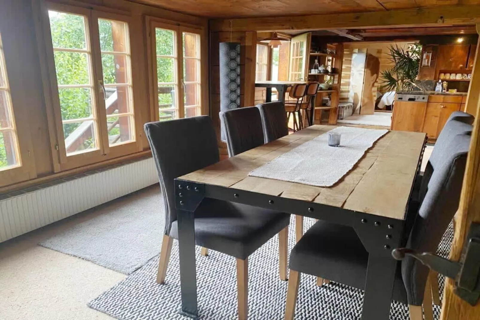 Gstaad Paradise View Chalet with Outdoor Jacuzzi-Dining room