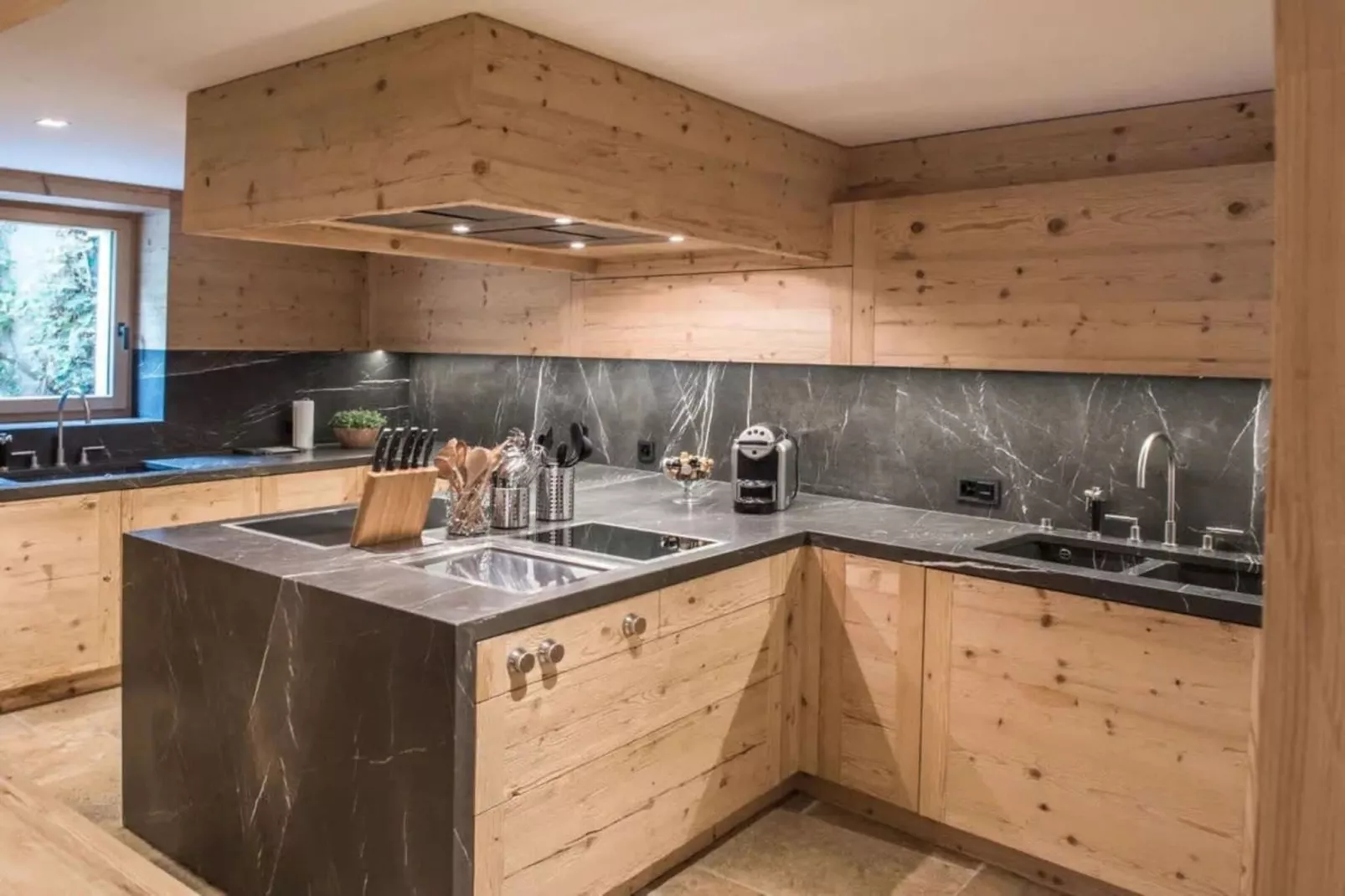 Super private Luxury Chalet with Hotel facilities-Kitchen