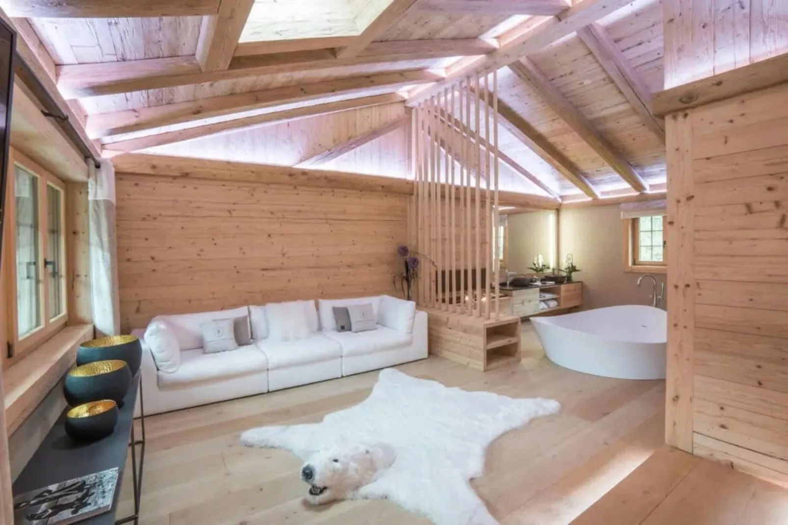 Super private Luxury Chalet with Hotel facilities-Living room