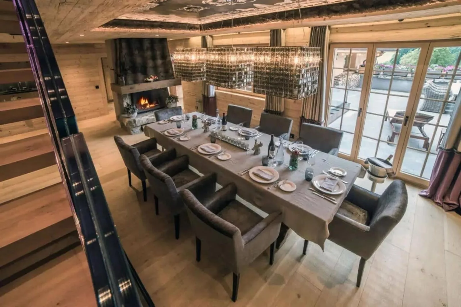 Super private Luxury Chalet with Hotel facilities-Dining room