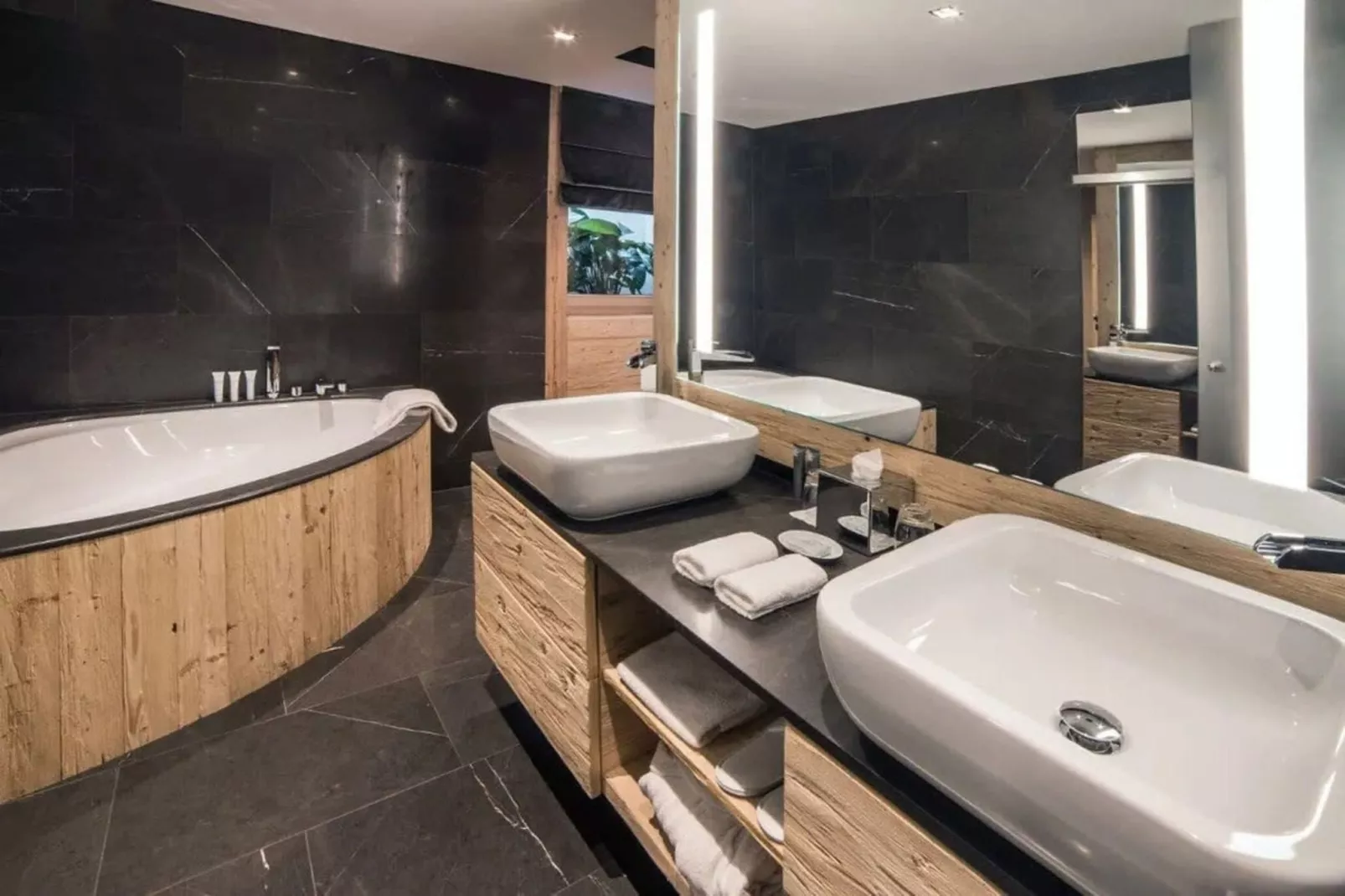 Super private Luxury Chalet with Hotel facilities-Bathroom