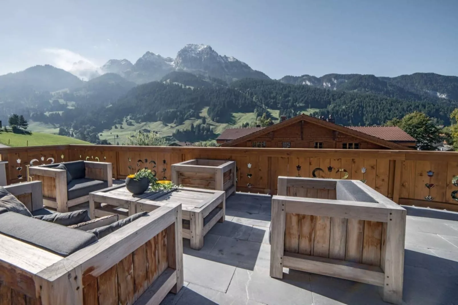 Super private Luxury Chalet with Hotel facilities-View summer