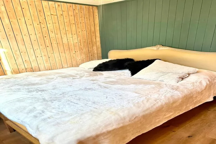 Le Petite Chalet-Bedroom