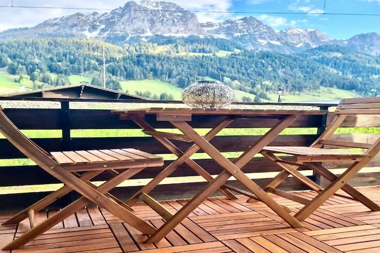 Le Petite Chalet-Terrace balcony