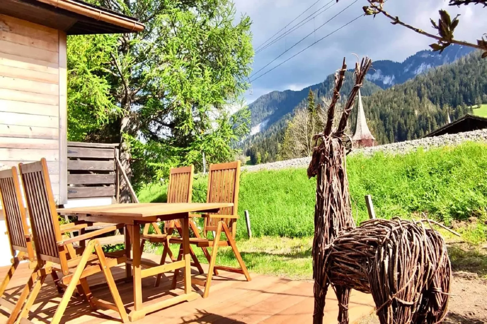 Le Petite Chalet-Gardens summer