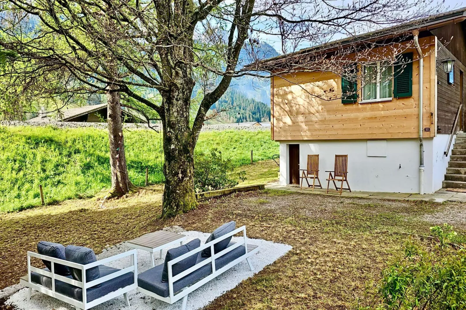 Le Petite Chalet-Gardens summer
