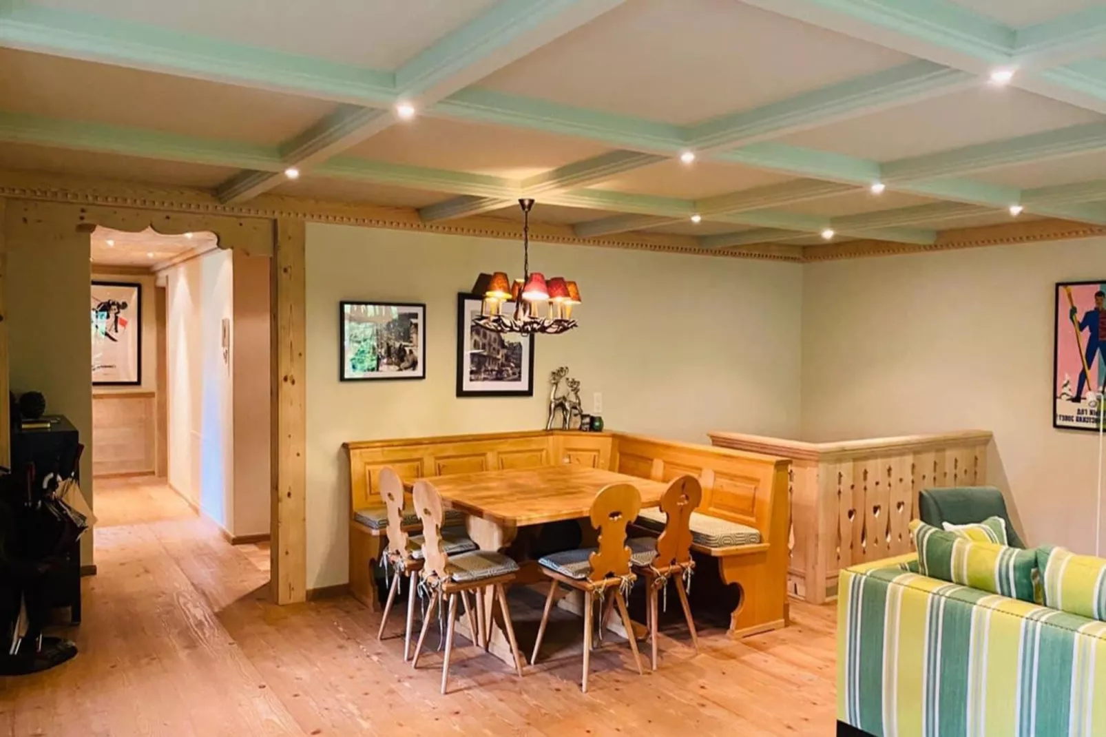 Spa Chalet in Ground Floor Cozy Duplex-Esszimmer