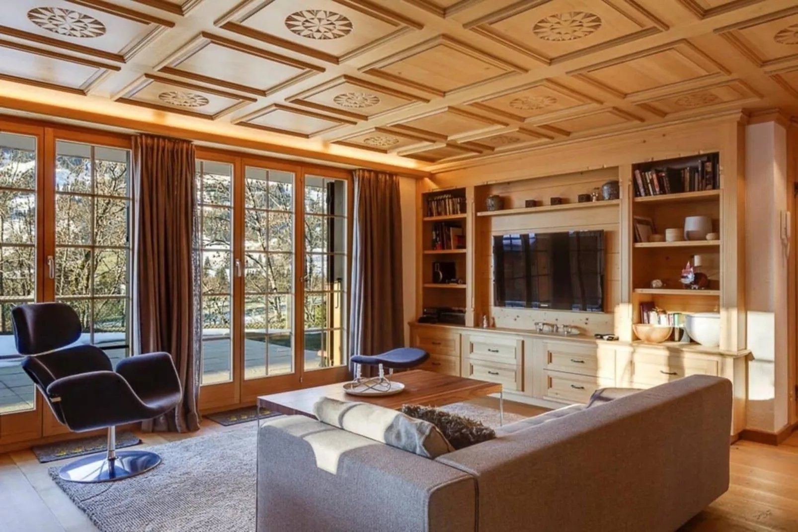 Luxurious Flat with Jacuzzi & Sauna-Wohnzimmer