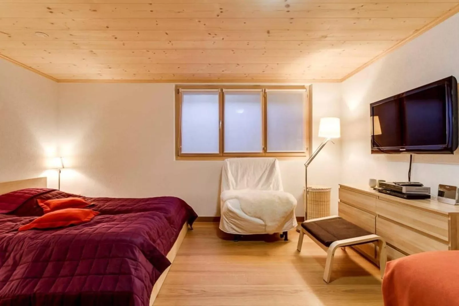 Luxurious Flat with Jacuzzi & Sauna-Schlafzimmer