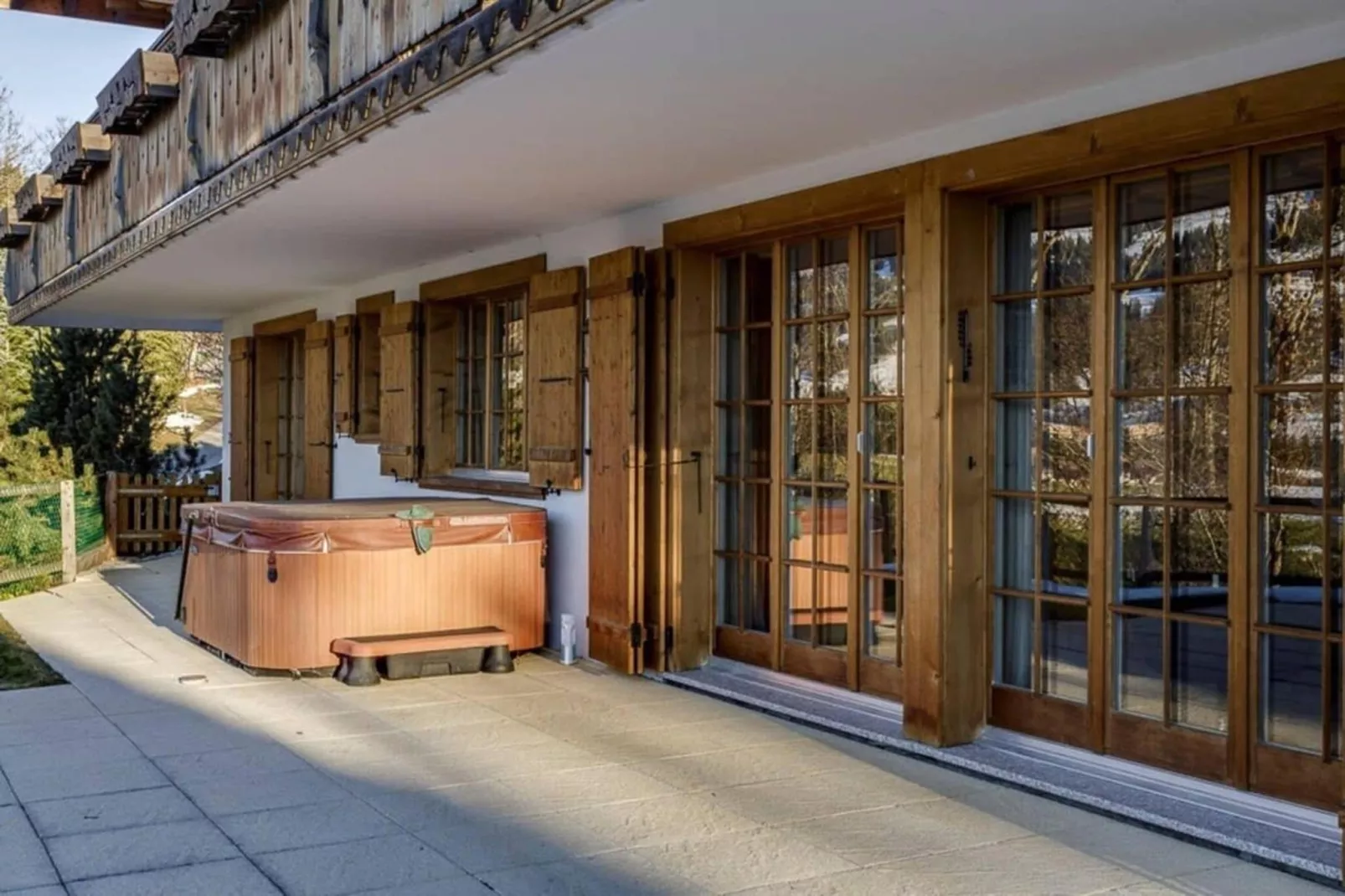Luxurious Flat with Jacuzzi & Sauna-Terrassenbalkon