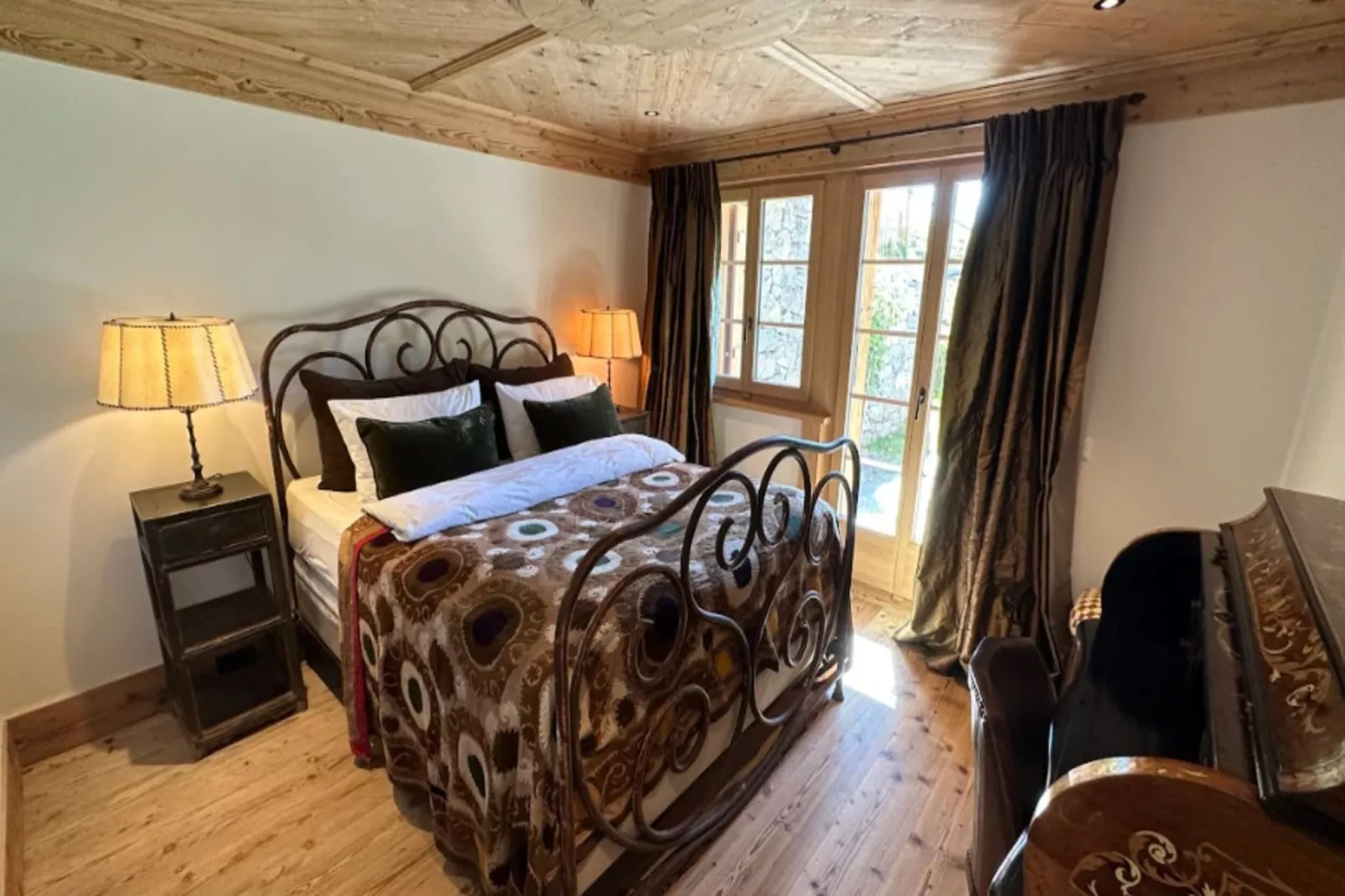 Divine Gstaad Chalet In Pure Elegance-Schlafzimmer