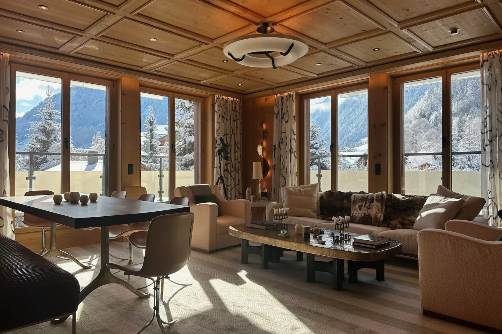 Luxurious Alpine Flat With Hotel Amenities-Living room