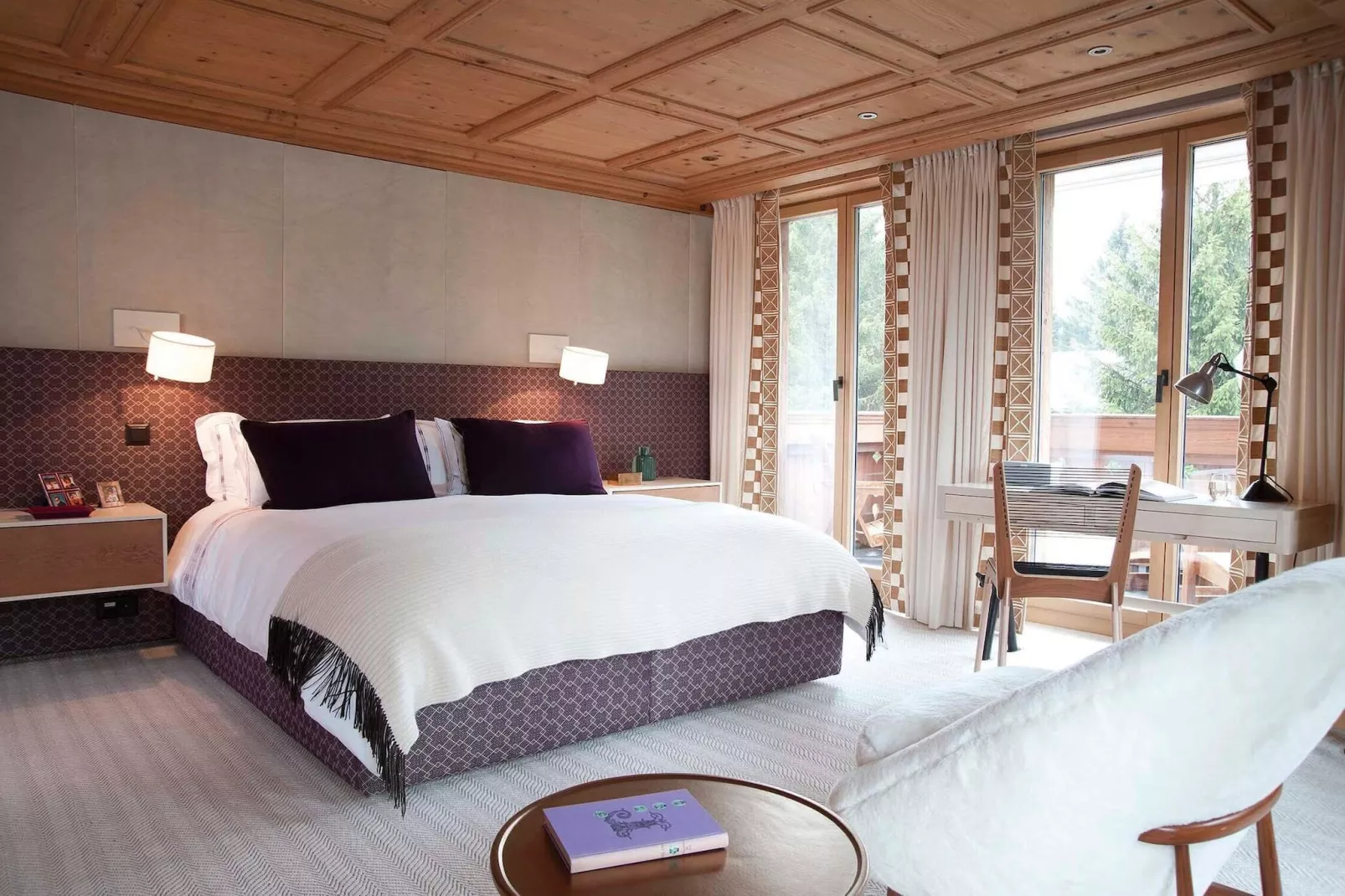 Luxurious Alpine Flat With Hotel Amenities-Bedroom
