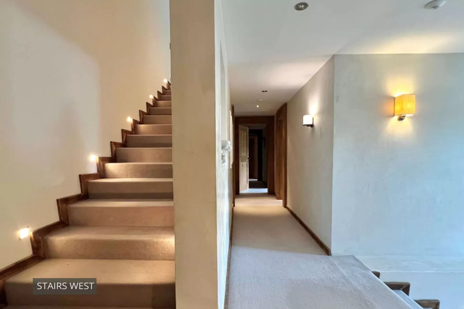 7-bedroom Chalet Private Pool and Stunning Views-Landing